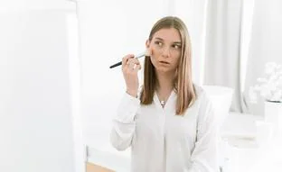La importancia de la limpieza de brochas de maquillaje y cómo hacerla de forma correcta