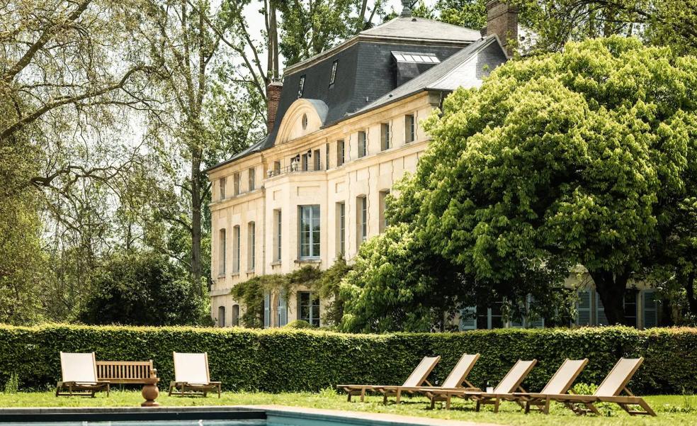 La impresionante casa de campo de Catherine Deneuve en Normandía que se ha convertido en el hotel de lujo más exquisito de Francia