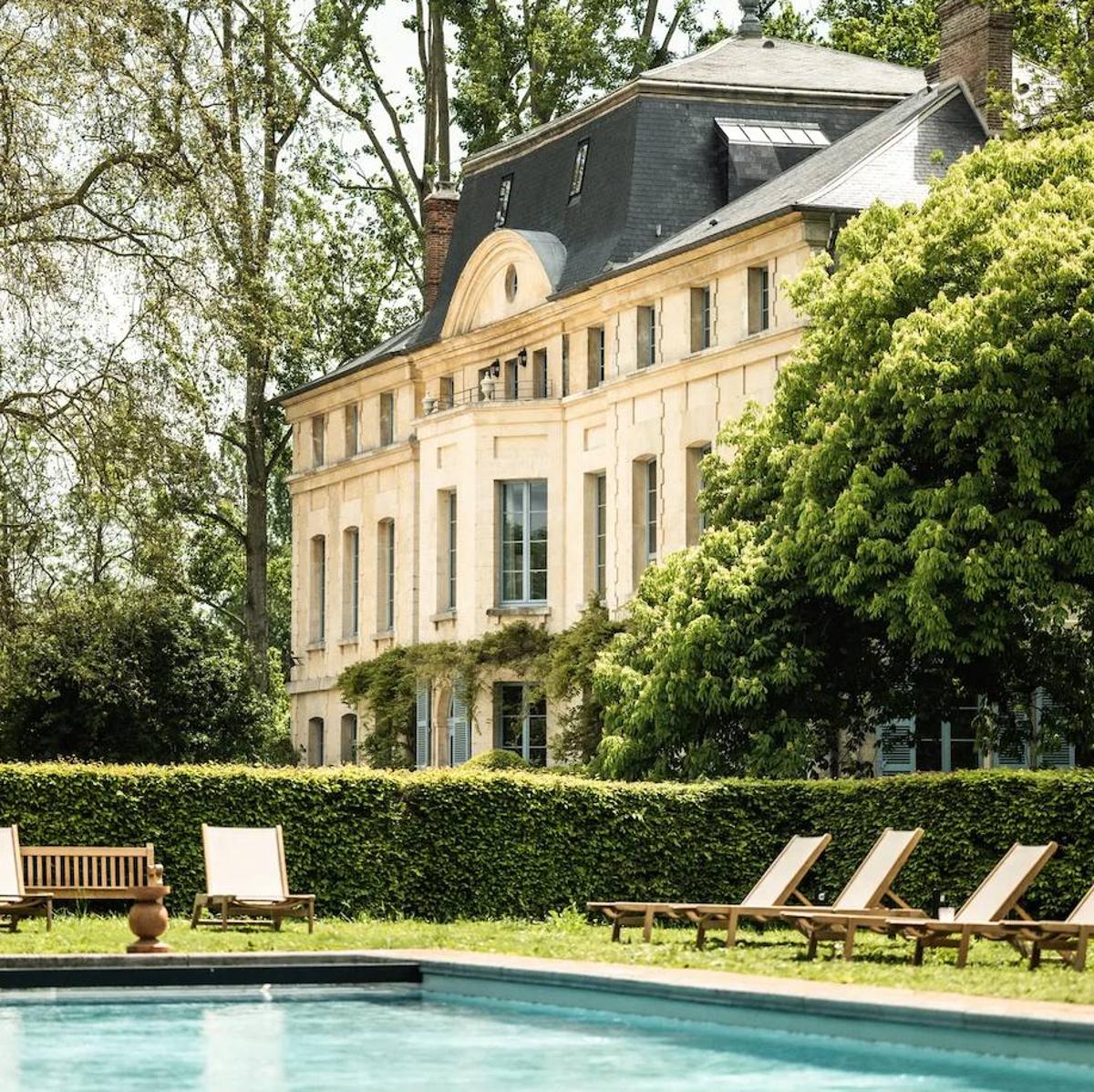 La impresionante casa de campo de Catherine Deneuve en Normandía que se ha convertido en el hotel de lujo más exquisito de Francia