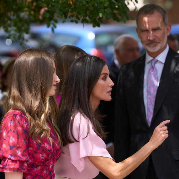 Lo que no hemos visto de la fiesta de cumpleaños de Leonor: quién no se habla con quién y reencuentro emocionante con el abuelo