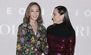 Isabel Preysler se marca un Letizia y coincide con una invitada con el mismo look en un evento