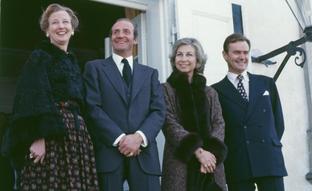 Lo que más soprendió a los eméritos en su visita a Dinamarca de 1980: «La reina Margarita fuma a velocidades increíbles»