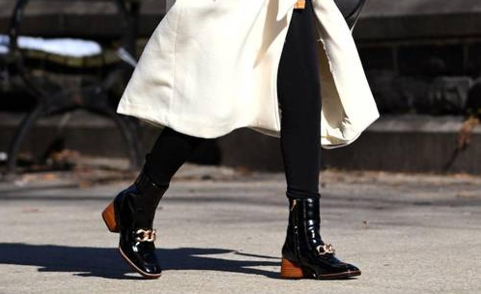 Botines tipo mocasín, el truco de estilo para ir calentita, cómoda y elegante en invierno