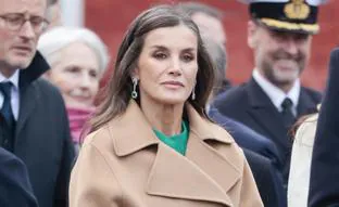 La reina Letizia brilla en Dinamarca con su cuarto look: del precioso vestido verde al abrigo más elegante