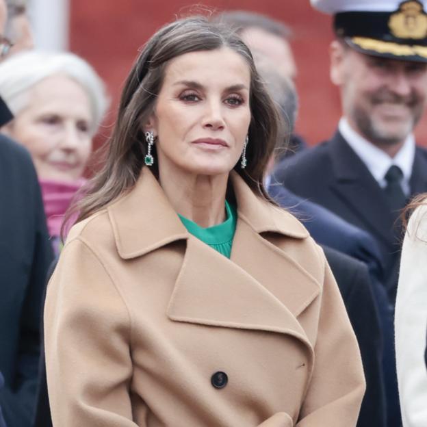 La reina Letizia brilla en Dinamarca con su cuarto look: del precioso vestido verde al abrigo más elegante