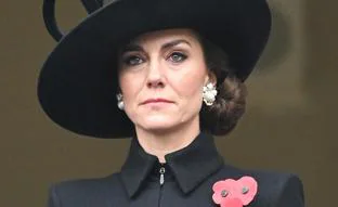 El espectacular look de Kate Middleton en el Domingo del Recuerdo: pendientes homenaje a Isabel II y el sombrero de su noviazgo con el príncipe Guillermo