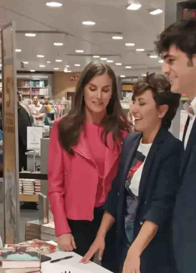 La reina Letizia junto a Sonsoles Ónega y Alfonso Goizueta.