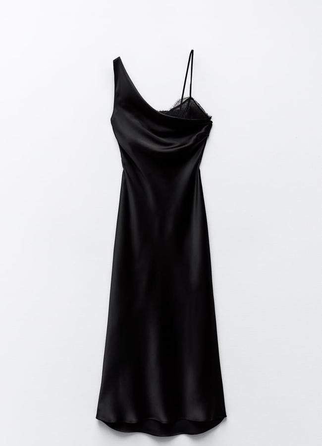 Vestido negro lencero, 39,95 euros.