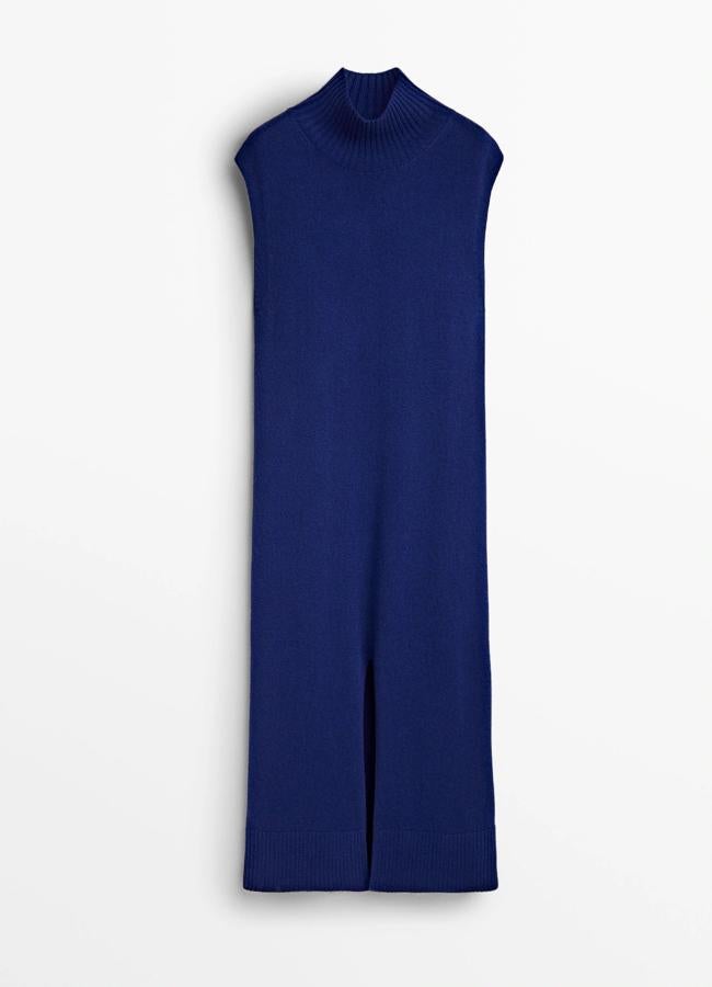 Vestido de punto azul de Massimo Dutti, 79,95 euros.