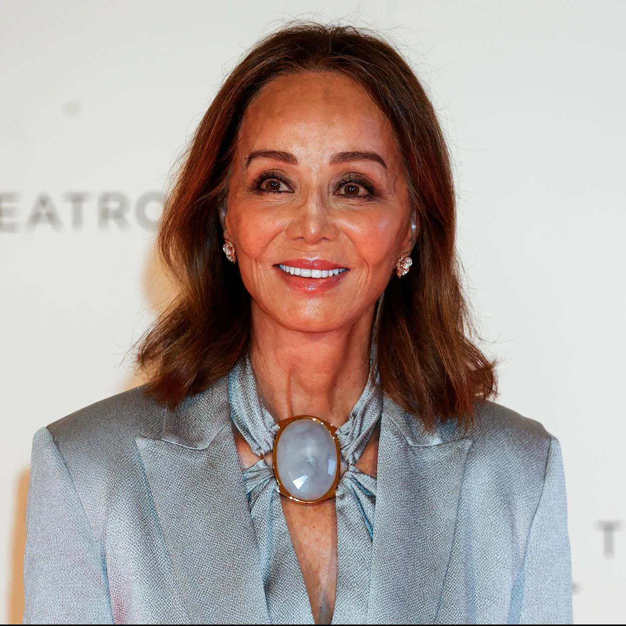 Isabel Preysler se ha hecho el corte de pelo bob que quita 20 años ...