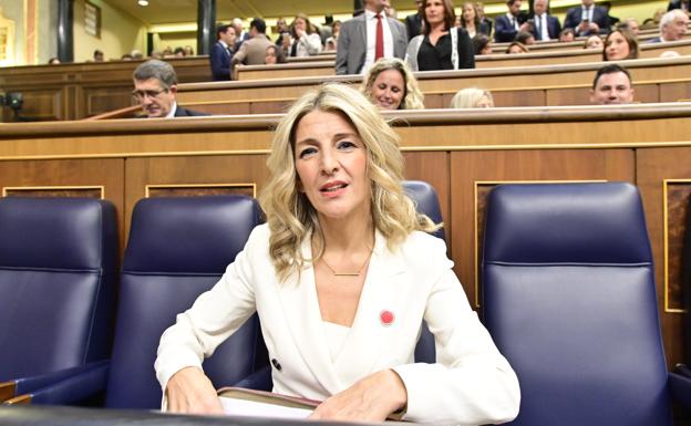 Ya no es noticia que Yolanda Díaz aparezca vestida de blanco en el Congreso de los Diputados, como hizo en la sesión de investidura de Pedro Sánchez. 