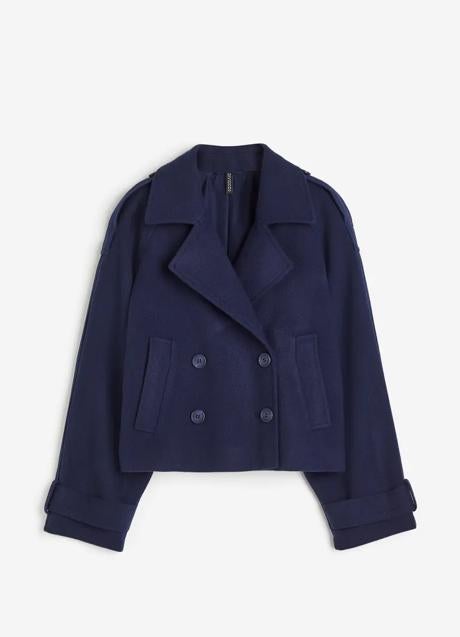 Chaqueta azul marino de H&M (49,99 euros)
