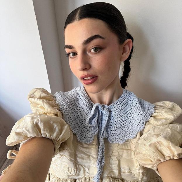 Cuellos de quita y pon, el truco de estilo para convertir una camiseta básica en el top más original