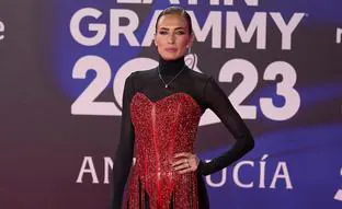 Por qué Nieves Álvarez llevó a los Grammy Latinos el corsé corazón de It-Spain, la firma favorita de la comunidad travesti