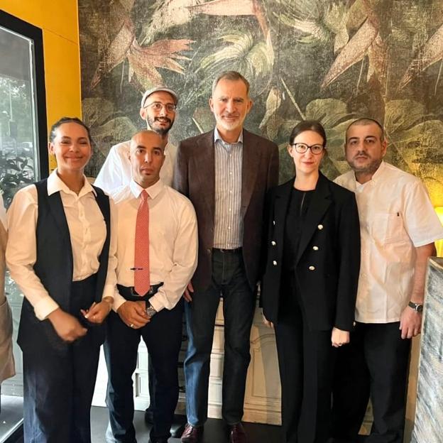 La foto del rey Felipe en un restaurante italiano de Madrid sin Letizia.