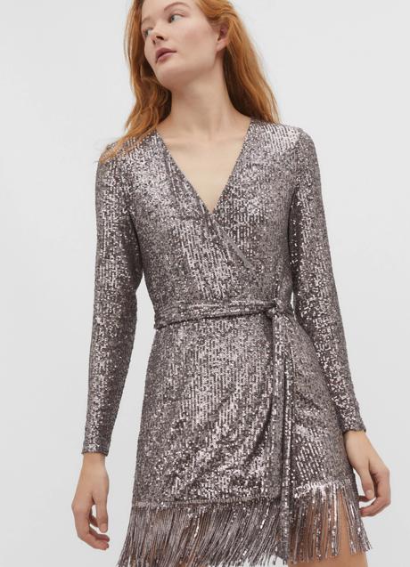 Vestido con lentejuelas de Stradivarius (39,99 euros)