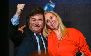 Por qué Karina, la hermana de Javier Milei, es la mano que mece la cuna del nuevo presidente de Argentina