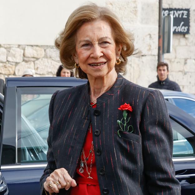 El look de la reina Sofía con el truco favorito de Letizia: así es el original traje que ha llevado en Burgos