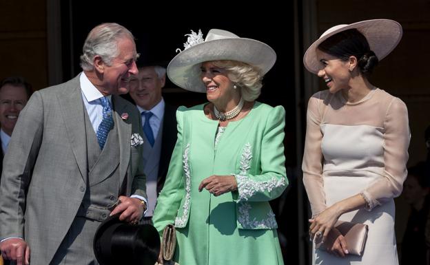 Meghan Markle junto a Carlos III y la reina Camilla durante el 70 cumpleaños del actual monarca. / 