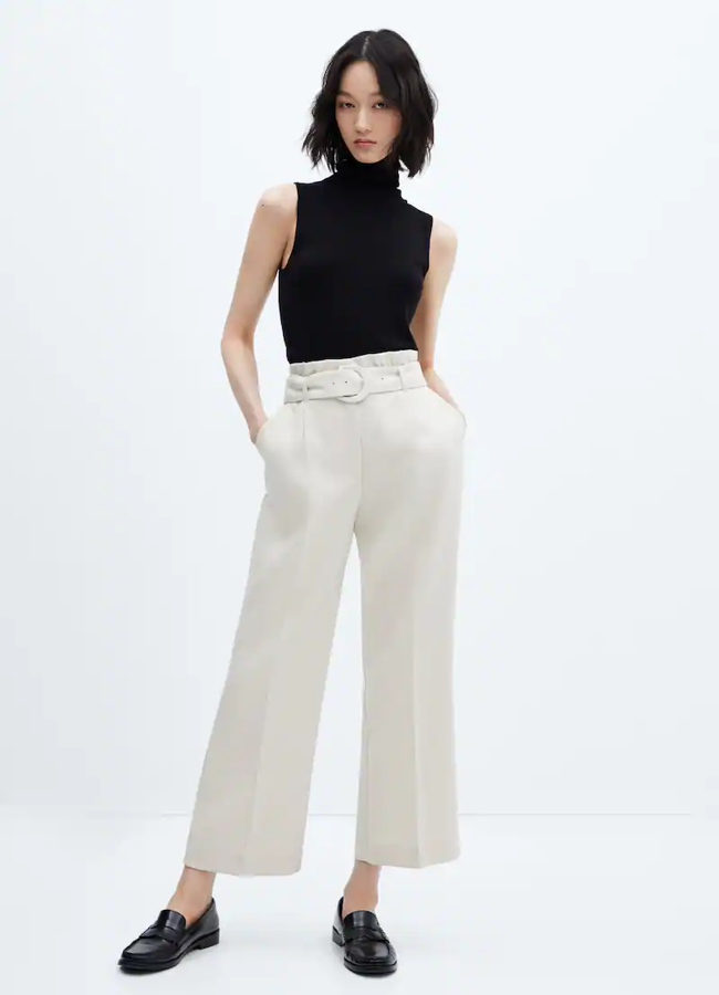 Pantalón blanco ancho de Mango, 19,99 euros.