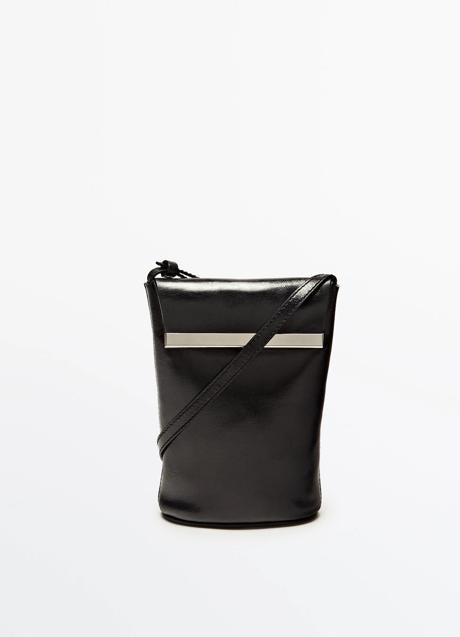 Bolso negro de Massimo Dutti (99,99 euros)