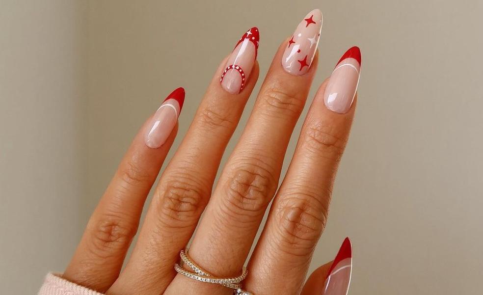 Ideas sencillas de uñas de Navidad que son elegantes y combinan con todo