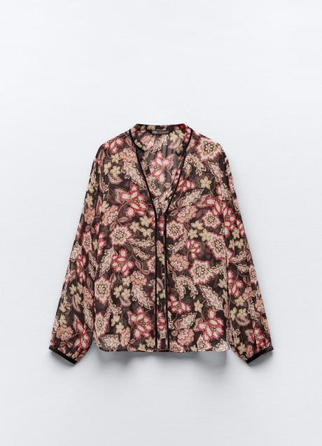 Blusa estampada de Zara (25,99 euros)