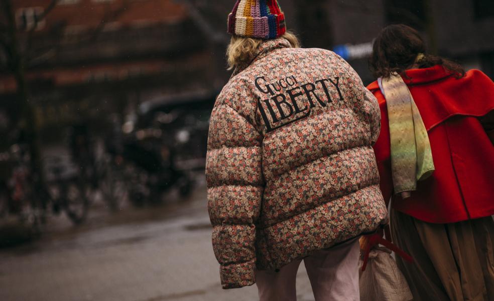 Los abrigos acolchados pueden ser elegantes: trucos para combinarlos y que queden muy bien