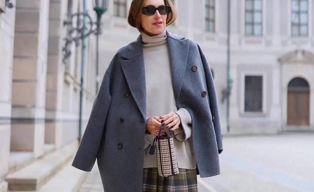 Las faldas de cuadros elegantes que dominan el street style este invierno