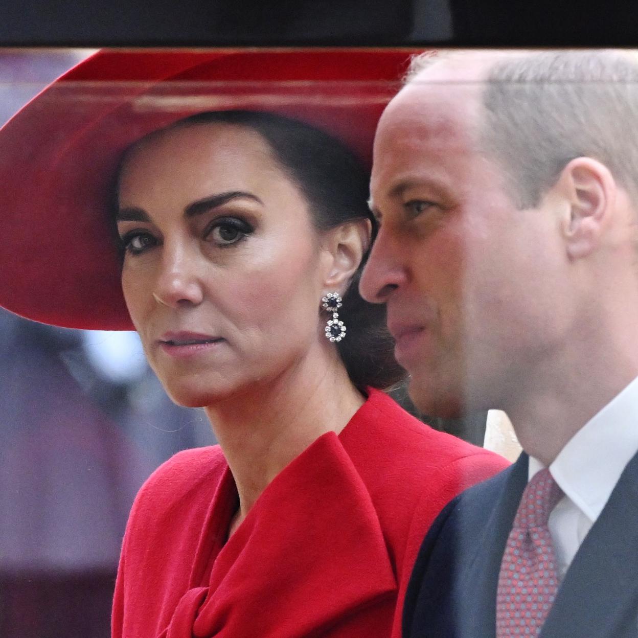 Kate Middleton y el príncipe Guillermo han sido de los peor parados en el nuevo libro Endgame. s. /GTRES