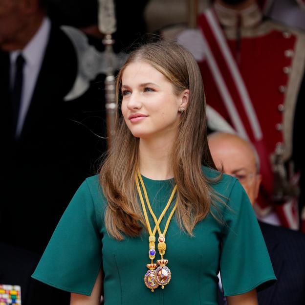 Lo que no se vio de Leonor en las Cortes: tan rápida como Letizia, inspiración del mejor discurso del rey e impasible ante las plumas de la ministra 