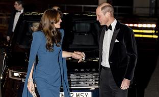 Kate Middleton, espectacular con el vestido efecto capa que le ha copiado a la reina Letizia (y a otras royals)