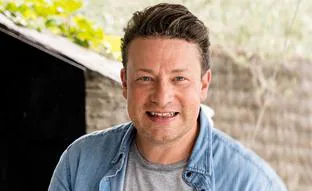 Jamie Oliver, el increíble sofrito de cebolla del norte de España que ha inspirado su nuevo libro de recetas