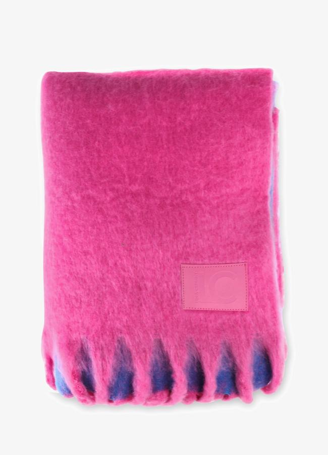 Bufanda rosa y azul de Lola Casademunt, 49,95 euros.