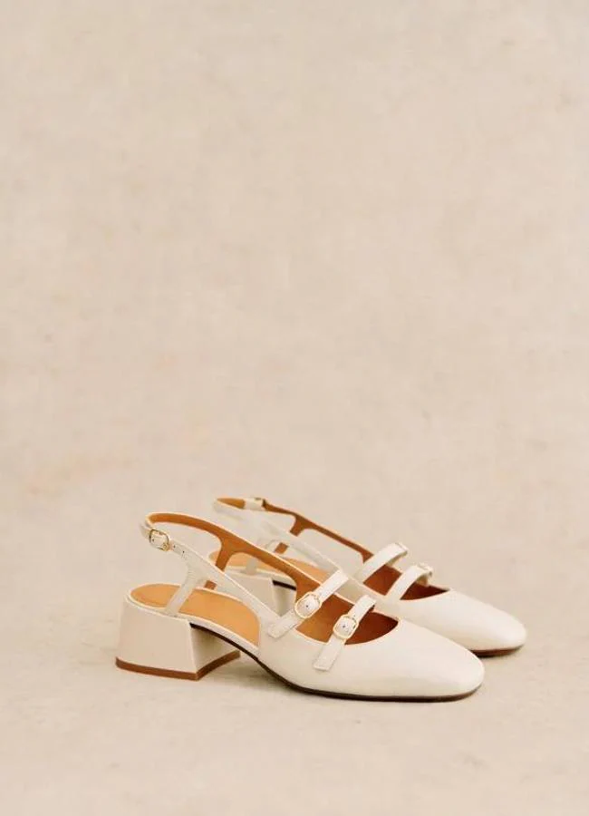 Calzados PAZ ® on Instagram: “Las zapatillas blancas de Via Marte son el  toque de moda que toda mujer necesita en su armario. 🌟 Combinan con todo y  elevan tu estilo al