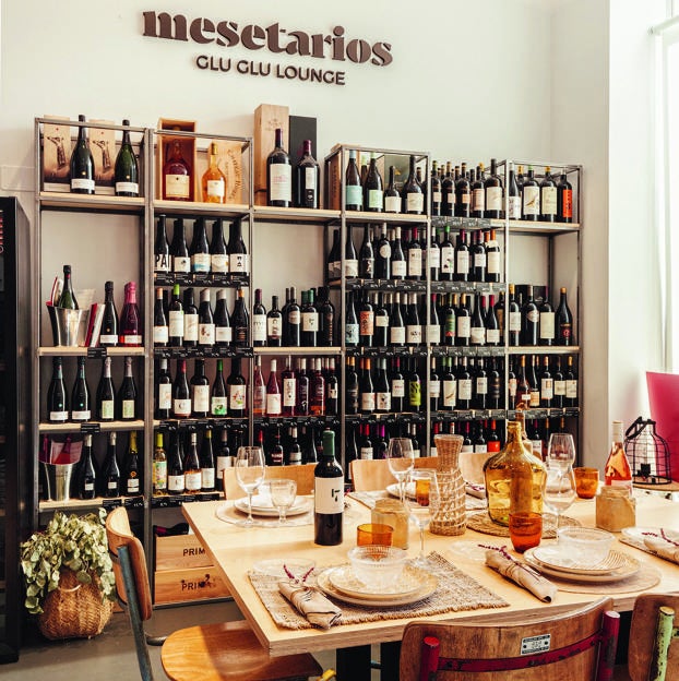 Interior de Mesetarios, la tienda gourmet de referencia en Valladolid.