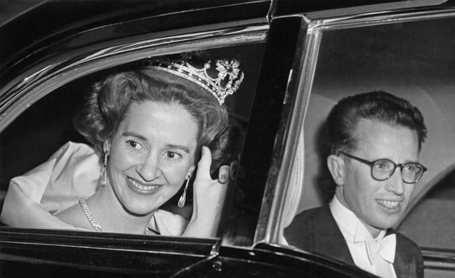 La tiara maldita que Franco regaló a la reina Fabiola por su boda: piedras falsas, monjas pobres y el mal ojo de Carmen Polo