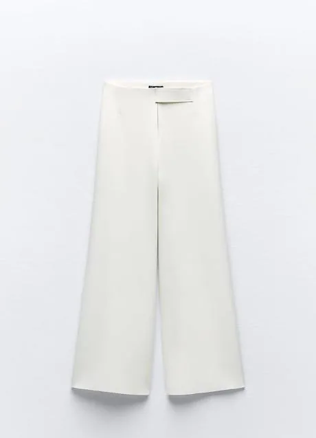 Pantalones blancos de Zara (29,99 euros)