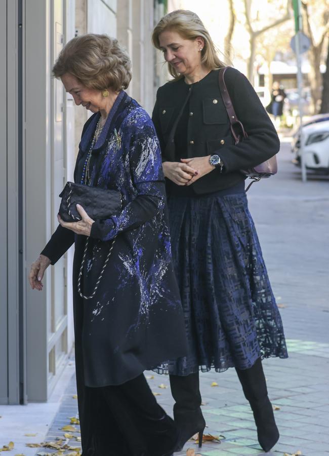 La infanta Cristina sorprendió con un look renovado en su primera gran salida tras anunciarse la inminente firma de su divorcio. (FOTO: GTRES) 