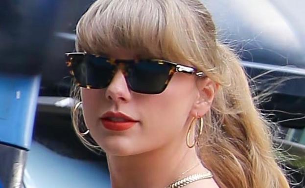 Taylor Swift con gafas de sol de Stella McCartney