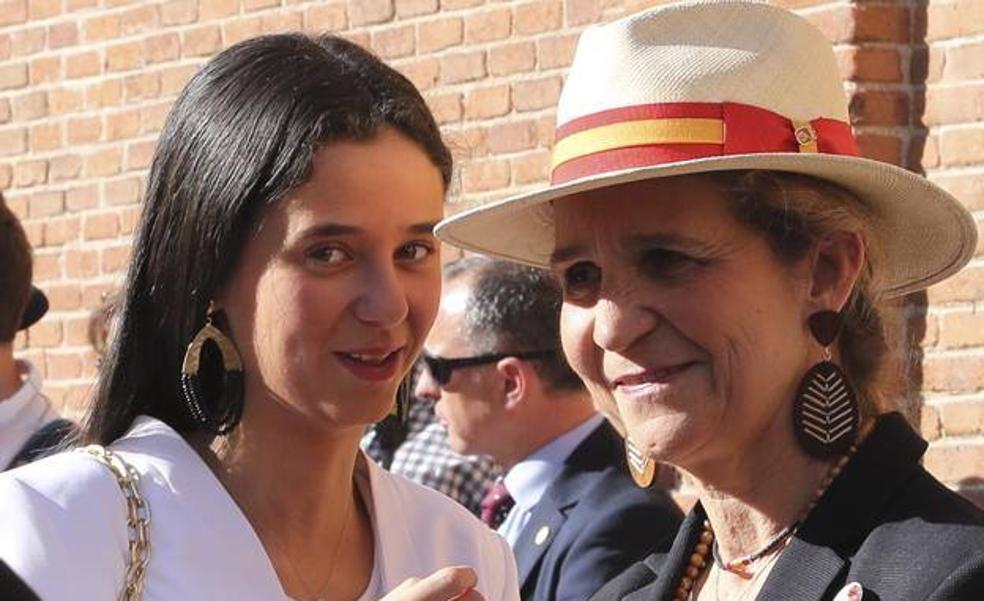 La infanta Elena no es la única con un saludo royal secreto: Victoria Federica también le hace reverencias a su madre