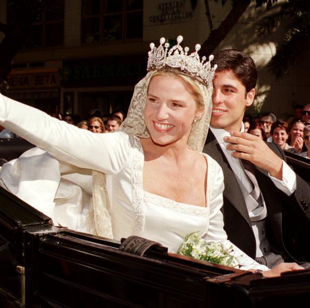 Eugenia Martínez de Irujo y el torero Francisco Rivera Ordóñez el día de su boda. / 