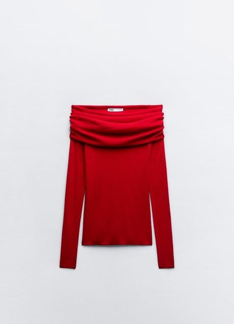 Top rojo de Zara (25,99 euros)