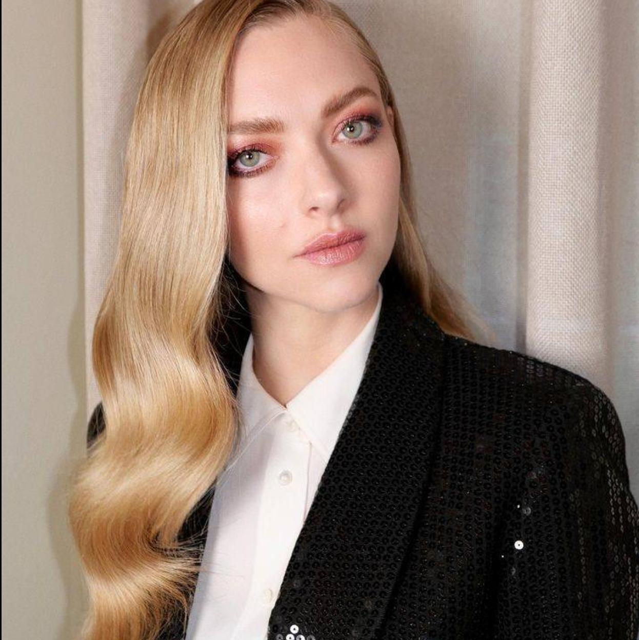 Amanda Seydried con melena luminosa/@BOBBYELIOT