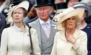 Cómo se llevan realmente la reina Camilla y la princesa Ana de Inglaterra: odio, temor y un amor compartido