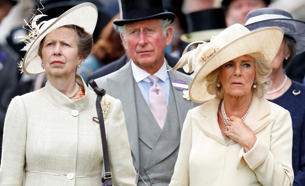 Cómo se llevan realmente la reina Camilla y la princesa Ana de Inglaterra: odio, temor y un amor compartido