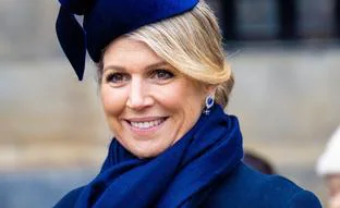 Vestidos de invitada en azul índigo que se pondrían Máxima de Holanda y la reina Letizia