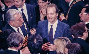 Así eran las fiestas que organizaba el rey Juan Carlos: al aire libre, con cañonazos y 4.000 invitados