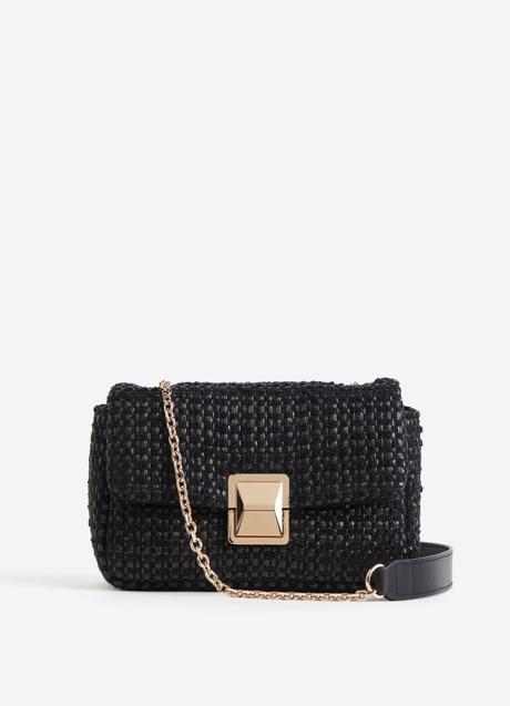 Bolso negro de H&M (29,99 euros)