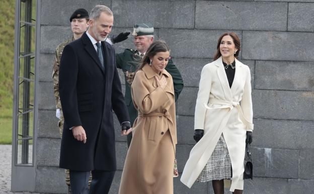 Los reyes de España junto a Mary Donaldson. 